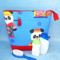 Kulturbeutel für Kinder mit Panda Geishas | Waschtasche für Kinder | Windeltasche für unterwegs Bild 1