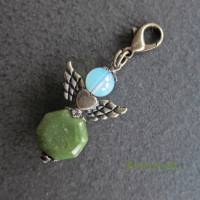 Schutzengel Anhänger Edelstein Jade Opalglas grün weiß kupferfarben Schutzengelanhänger Engel Bild 1