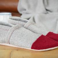 Bequeme Hausschuhe aus Wollfilz roter Kappe. Bunte, nachhaltige Hausschuhe für dich! Bild 2