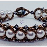 Sehr edles handgefertigtes Armband mit weißen Austrian Crystal Pearls und Miyuki Saatperlen. Bild 3