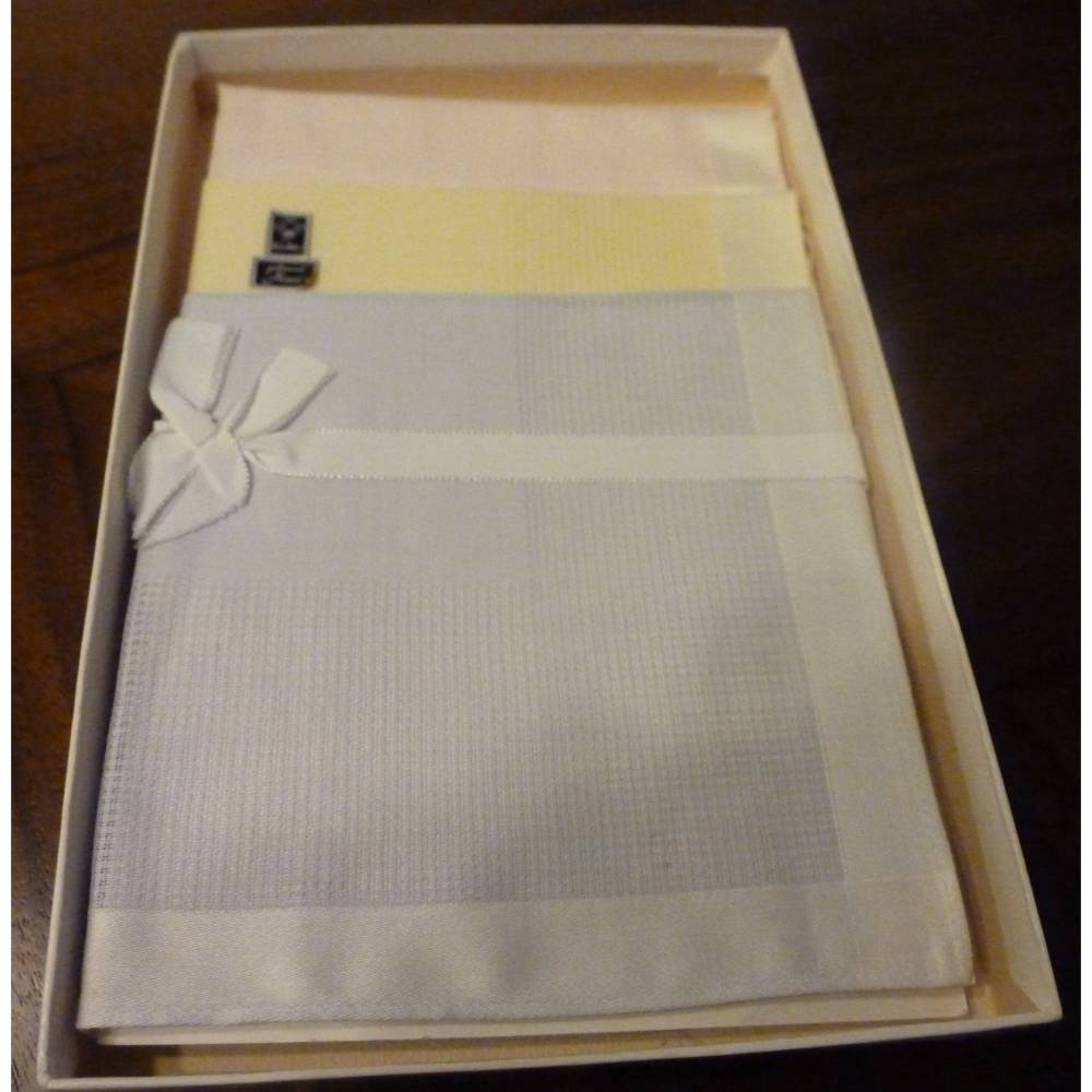Vintage - 3 Damentaschentücher in Pastellfarben aus den 70ern - OVP Bild 1