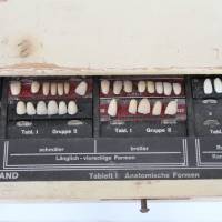 kleiner Vintage Schubladenschrank mit Zähnen Wienand Bild 6
