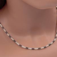 Schwarz-weiße feine weiße Mabé-Perlen-Kette in Kombination mit Hämatit Röhrchen 43 cm Bild 3