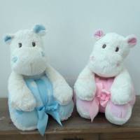 Kuscheltier mit Namen personalisiert - Hippo mit Decke - Geschenk zur Geburt Bild 3