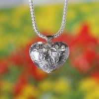 Halsschmuck "Herz" ziseliert aus 935 Silber Bild 1