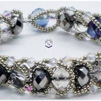 Schickes Armband in Handarbeit gefertigt mit facettierten Rondellen, Preciosa Kristallen und Miyuki Rocailles, silber Bild 1