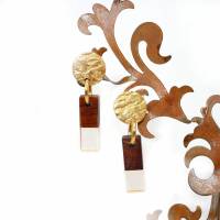 Ohrhänger, Gold trifft Holzschmuck mit Transparenz, moderne goldene Edelstahl Ohrstecker,  in natürlichen Farbnuancen, Bild 3