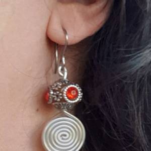 DRAHTORIA Edle Ohrhänger mit tibetischen Perlen und Aludraht am Edelstahl-Ohrhaken 1 Paar Ohrringe Kette Ohrhaken Ohrste Bild 4