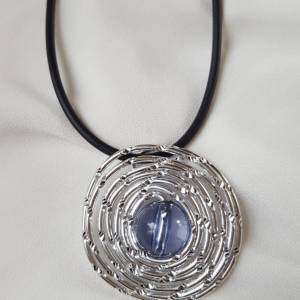 DRAHTORIA Tolle Kette mit Diamant - Aludraht 2 mm und blauer klarer Perle mit 3 mm Kautschukband Aluminiumdraht Bild 3
