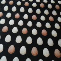 Eier in weiss und braun auf schwarzem Hintergrund Bild 1
