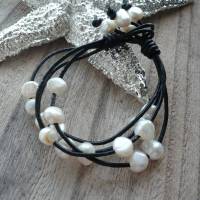Schwarzes Lederarmband mit echten Süßwasser-Perlen,Perlenarmbänder mit Leder, Lederarmbänder,Geschenk Freundin,modernes Bild 4