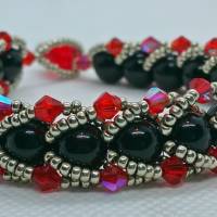Sehr edles handgefertigtes Armband mit schwarzen Austrian Crystal Pearls und roten Austrian Crystals und Miyuki Bild 2