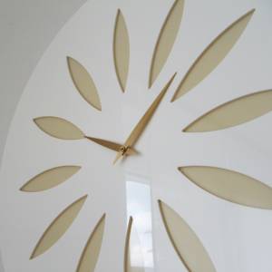 Grosse Design-Wanduhr mit Blumen-Dekor, Weiss-Beige, 50cm Ø Bild 5
