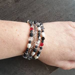DRAHTORIA Tolles mehrsträngiges Armband mit Lavastein, tollen Glasperlen, Süßwasserperlen und Sternen aus Edelstahl rot Bild 2