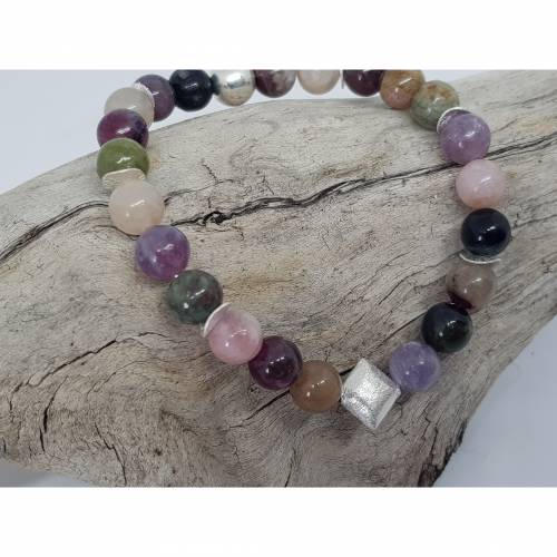 Ein Edelstein Armband aus Turmalin das alles in Fluss bringen möchte