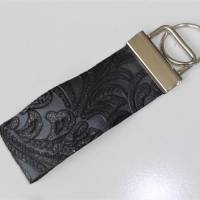 Edles Schlüsselband aus echtem dünnem Leder mit Muster, glitzernd, kurz, 3 cm breit, Klemmschließe mit Schlüsselring Bild 1