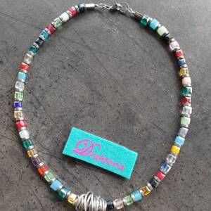 DRAHTORIA Kette Halskette mit Glasperlen Würfel multicolor Aludraht Edelstahl orange gelb grün blau rot silber facettier Bild 7