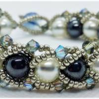 Schönes handgefertigtes Armband mit schwarzen Perlen aus Hämatit, weißen Glasperlen, Austrian Crystal und Miyukis Bild 1