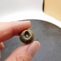 neolithische Stein-Perle aus der Sahara mit authentischen Bearbeitungsspuren- 27mm - von Hand gebohrt - Sahara Stein - 1 Bild 6