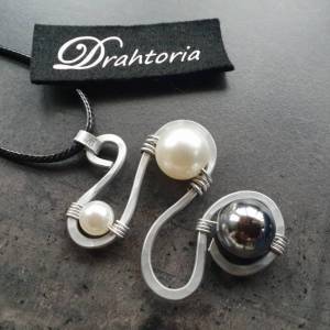 DRAHTORIA Mega Kette mit gehämmertem Aludraht-Anhänger und hübschen Perlen. auch ein tolles Geschenk Kettenanhänger Bild 1
