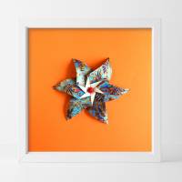 Papierblüte auf orange// Origami-Wandbild im Objektrahmen Bild 1