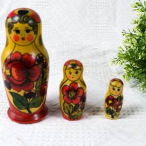 Matroschka, Matruschka, Matrjoschka, Babuschka, 3 teilig, Russische Puppe, alt, Vintage Bild 1