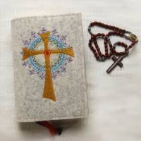 Bestickte Gotteslobhülle aus Filz *Kreuz mit Ornamente *individuell angefertigt Bild 1