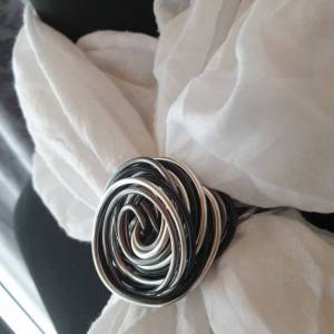 DRAHTORIA Tuchhalter Schalhalter aus Aludraht schwarz silber anthrazit Schalklammer Bild 7