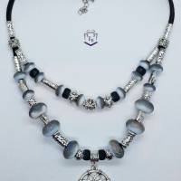Tolle 2-reihige Halskette an Lederband mit tschechischen Donut und Metall Perlen, mit Anhänger, in schwarz-silber Bild 2