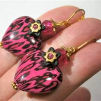 Ohrringe handgemacht aus Acryl Herz pink schwarz mit Blüte Geschenk Danke Erzieherin Freundin Bild 2
