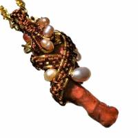 Anhänger Perlen an Koralle Schaumkoralle rotbraun an langer Kette goldfarben wirework handgewebt boho Bild 2