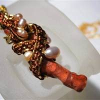 Anhänger Perlen an Koralle Schaumkoralle rotbraun an langer Kette goldfarben wirework handgewebt boho Bild 7