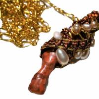 Anhänger Perlen an Koralle Schaumkoralle rotbraun an langer Kette goldfarben wirework handgewebt boho Bild 8