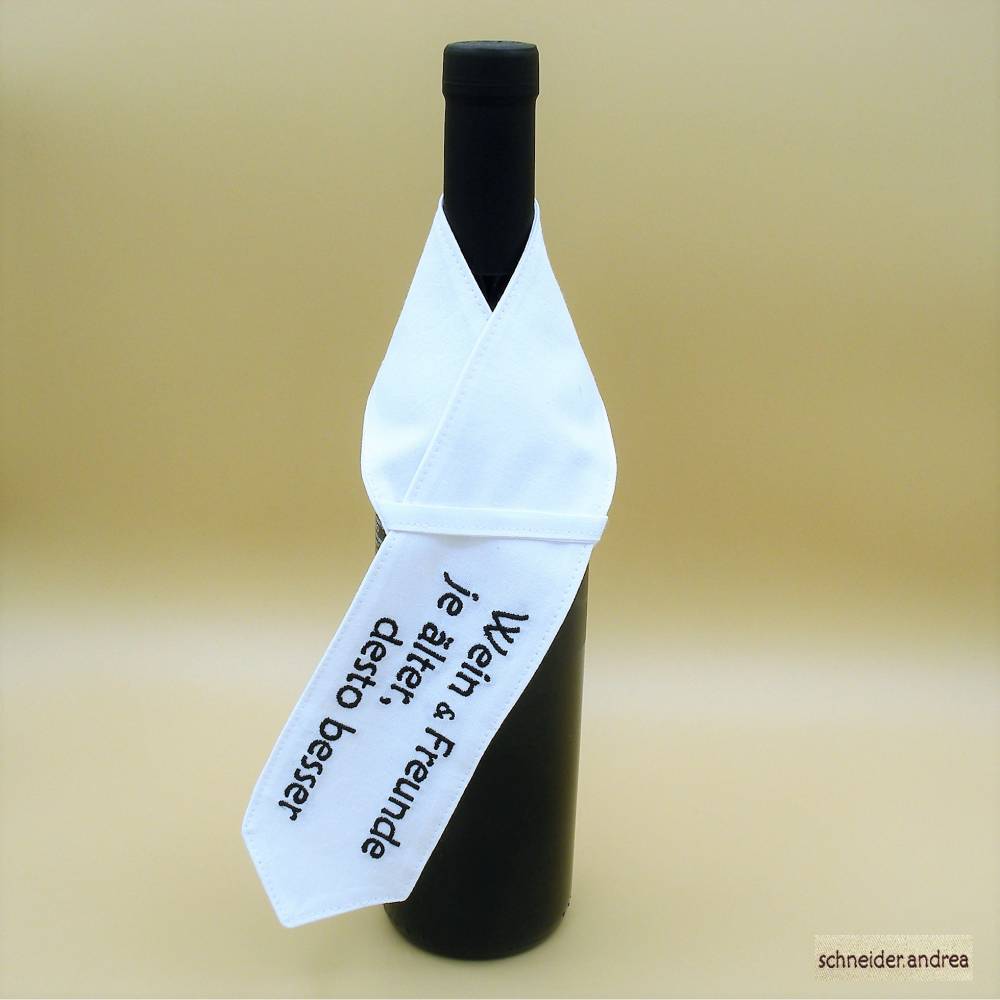 Weinflaschenkrawatte mit aufgesticktem Spruch WEIN & FREUNDE Bild 1
