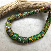 16 alte venezianische Glasperlen aus dem Afrikahandel - Augenperlen, Fried-Egg-Beads - grün mit Augenmuster Bild 1