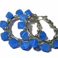 Creolen 35 Millimeter handmade blau mit handgemachten Glasperlen als Ohrringe wirework silberfarben Bild 2