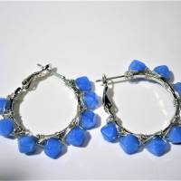 Creolen 35 Millimeter handmade blau mit handgemachten Glasperlen als Ohrringe wirework silberfarben Bild 3