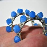 Creolen 35 Millimeter handmade blau mit handgemachten Glasperlen als Ohrringe wirework silberfarben Bild 4