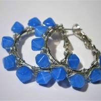 Creolen 35 Millimeter handmade blau mit handgemachten Glasperlen als Ohrringe wirework silberfarben Bild 5