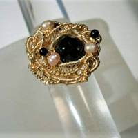 Ring handgemacht mit Onyx schwarz und Mini Perlen rosa verstellbar in wirework goldfarben Bild 5