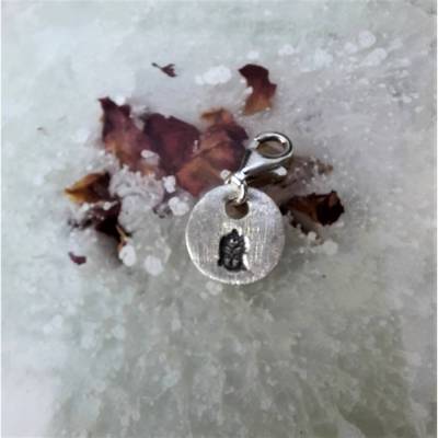 runder Anhänger Charm Buddha aus 999 Silber, patiniert