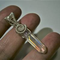 Anhänger mit irisierender Kristallspitze in wirework silberfarben handgemacht Geschenk Bild 3
