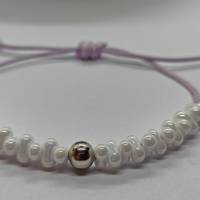 Freundschaftsarmband, Flechtarmband, Makramee Armband mit weißen Perlen und lila Garn.  Einzelstück, Geschenk Bild 3
