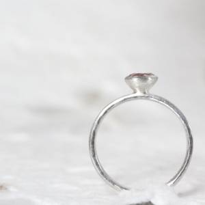 Ring mit rosa Turmalin oder Aquamarin Tropfen, Silber 925, Goldschmiedearbeit Bild 7