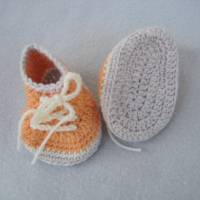 Babyschühchen Schnürschühchen gehäkelt für Neugeborene aus weicher Wolle (Merinowolle) Bild 4