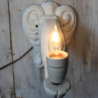 alte Wandlampe aus Holz Shabby Chic mit Schirmchen Bild 4