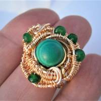 Ring grün Malachit handgemacht verstellbar mit Achat dunkelgrün in wirework goldfarben handgewebt Bild 5