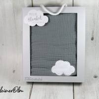 Babydecke aus Musselin - Weiche Baumwolle - Grau mit kleiner Wolke - personalisierbar Bild 1