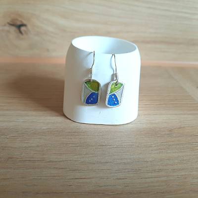 Rechteckige Ohrhänger mit schönem Muster aus 999 Silber, teils patiniert