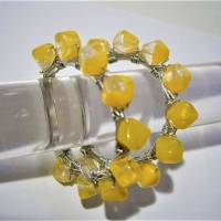 Creolen mit handgemachten Glasperlen gelb klar als 35 Millimeter große Ohrringe silberfarben zum hippy look im boho chic Bild 1